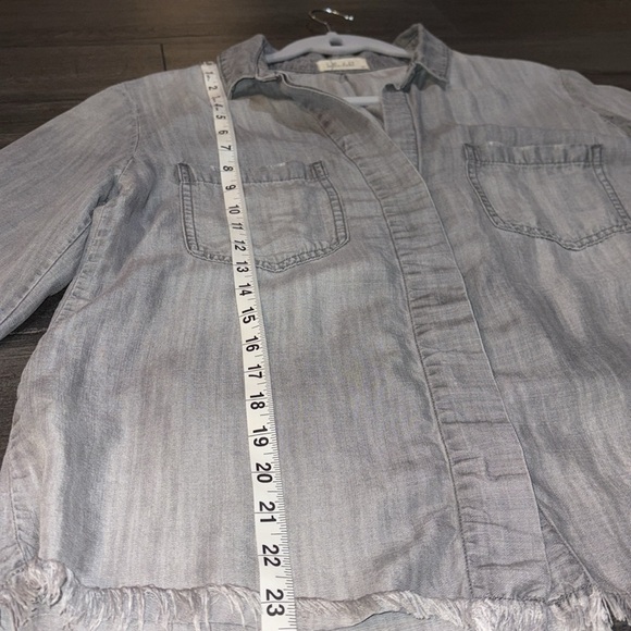 Bella Dahl Soft Tencel Button Front Shirt w/Frayed Hem Size Medium Chambray Grey - Picture 11 of 15